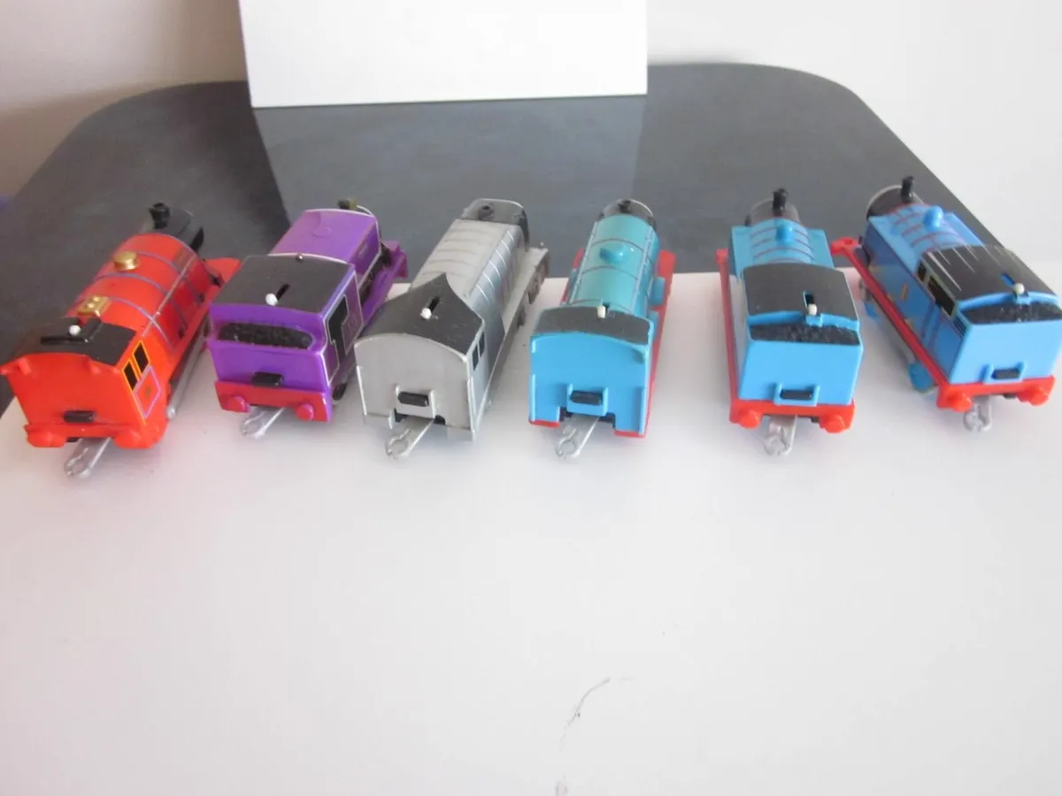 Six Thomas & Friends Mattel  Motorised Trains - Image 4