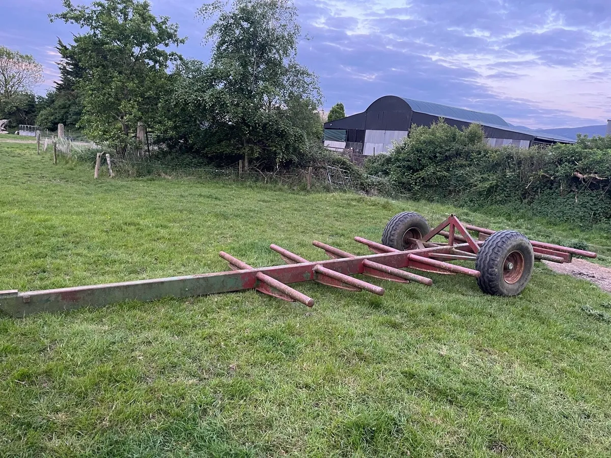 6 Bale trailer - Image 1
