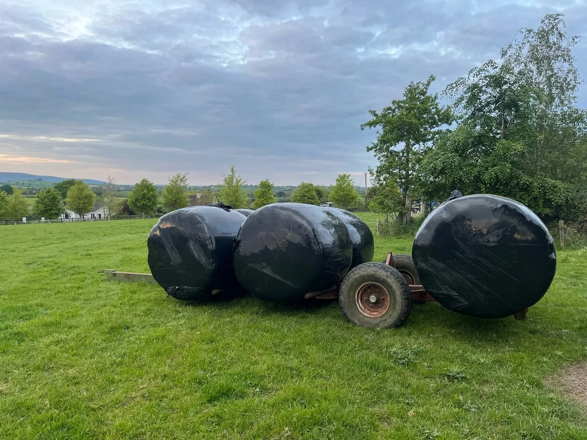 6 Bale trailer - Image 3