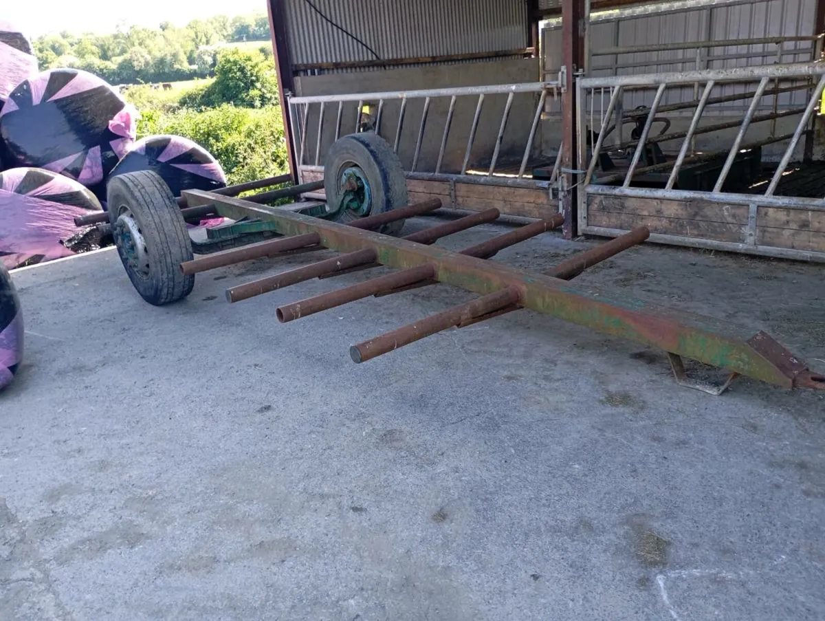 Bale trailer - Image 1