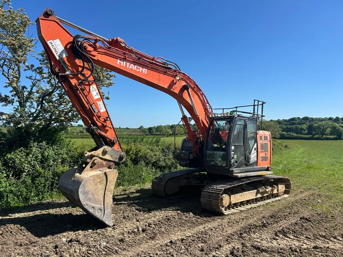Hitachi Zaxis 225 - Image 1