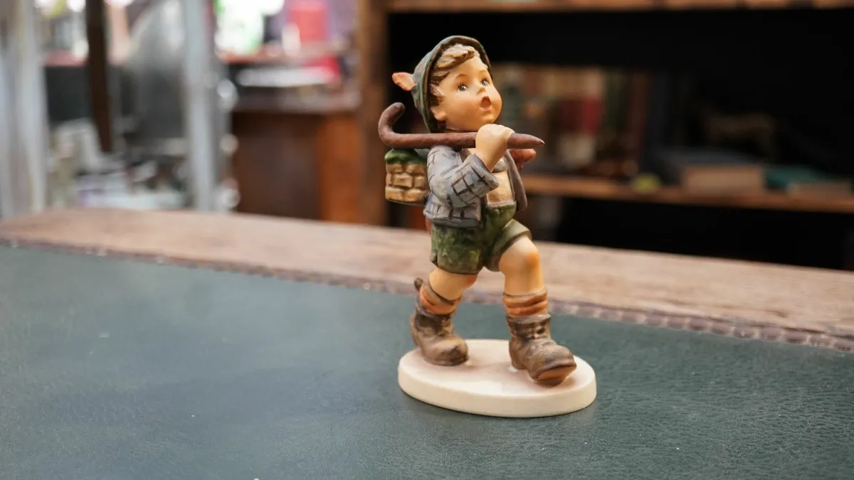 Goebel Hummel Figurine - The Run-a-way - Image 1