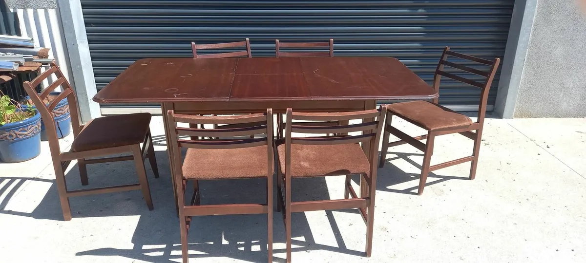 table and chairs - Image 1