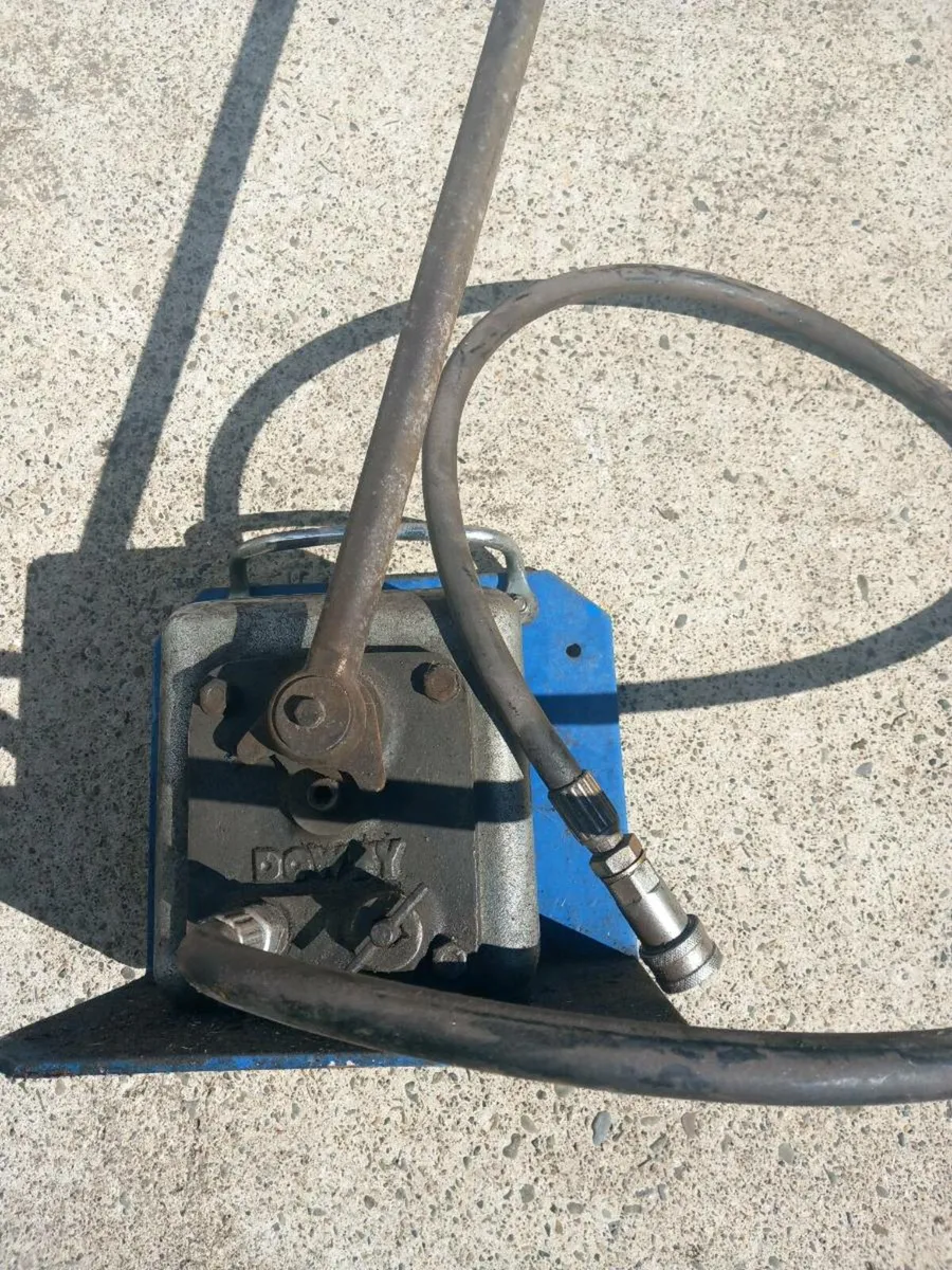 Dowty hydraulic pump - Image 1