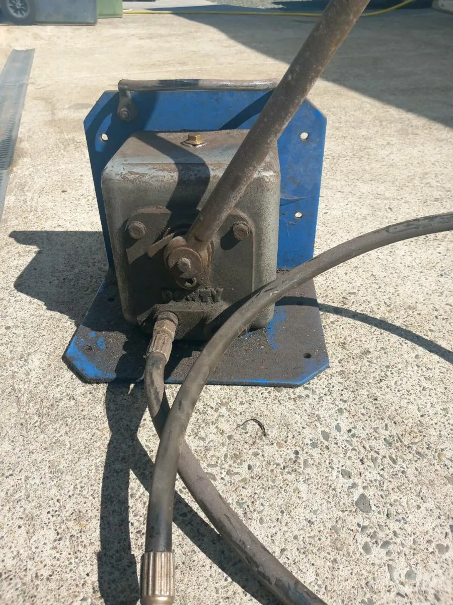 Dowty hydraulic pump - Image 2