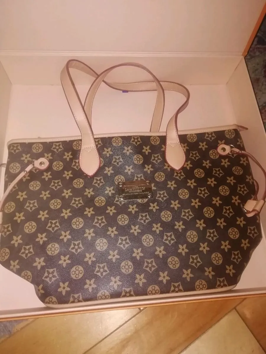 Lv handbag - Image 1