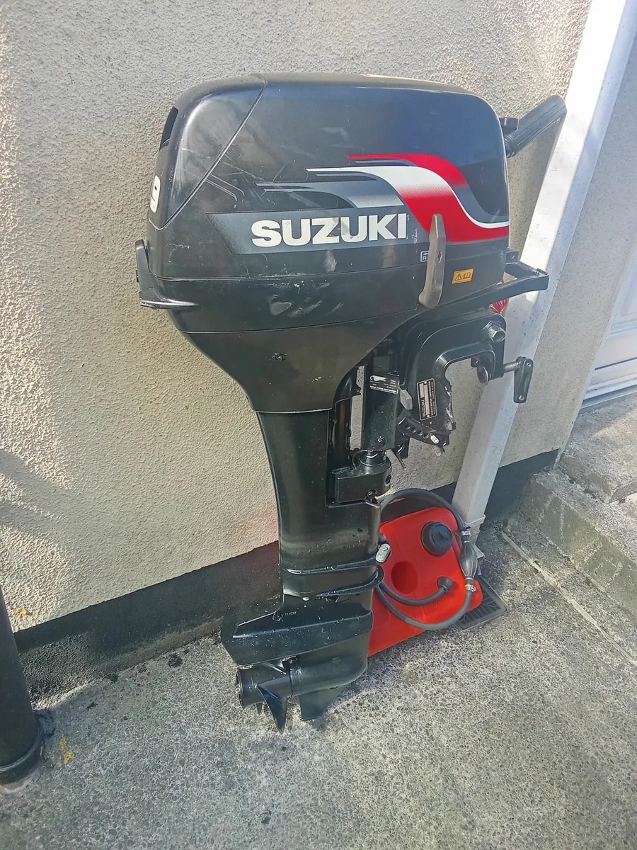 2-stroke outboard SUZUKI-9,9 hp - Image 1