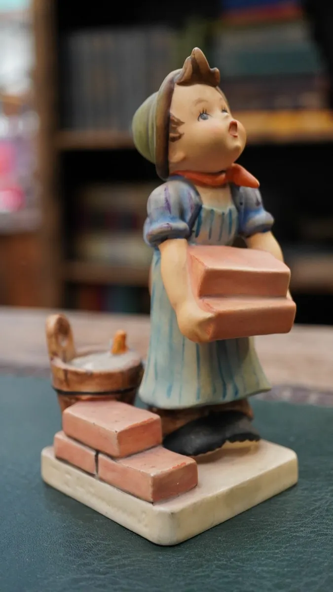Hummel Figurine -  The Builder - Image 2
