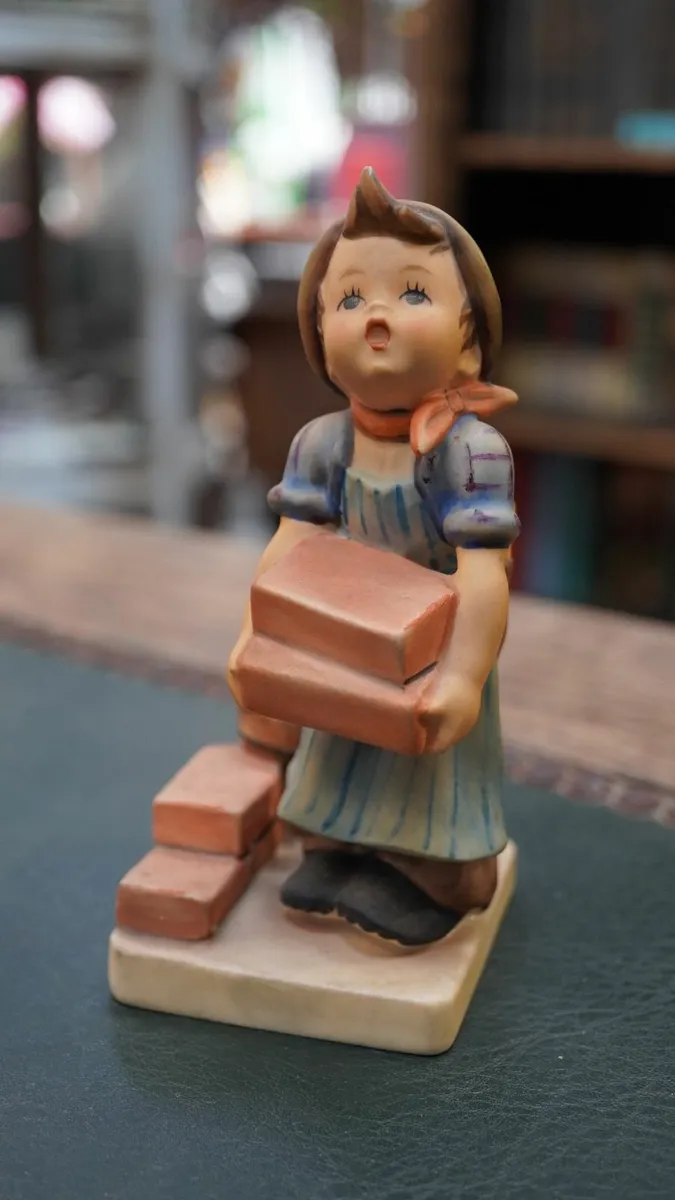 Hummel Figurine -  The Builder - Image 3