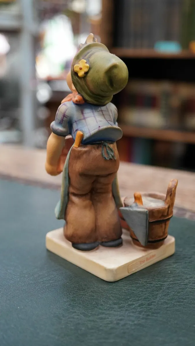 Hummel Figurine -  The Builder - Image 4