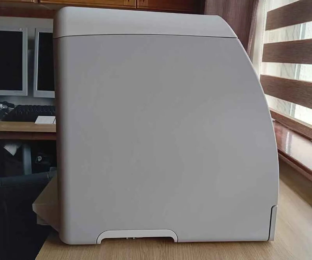 Canon i-Sensys LBP5000 Colour Laser Printer - Image 3