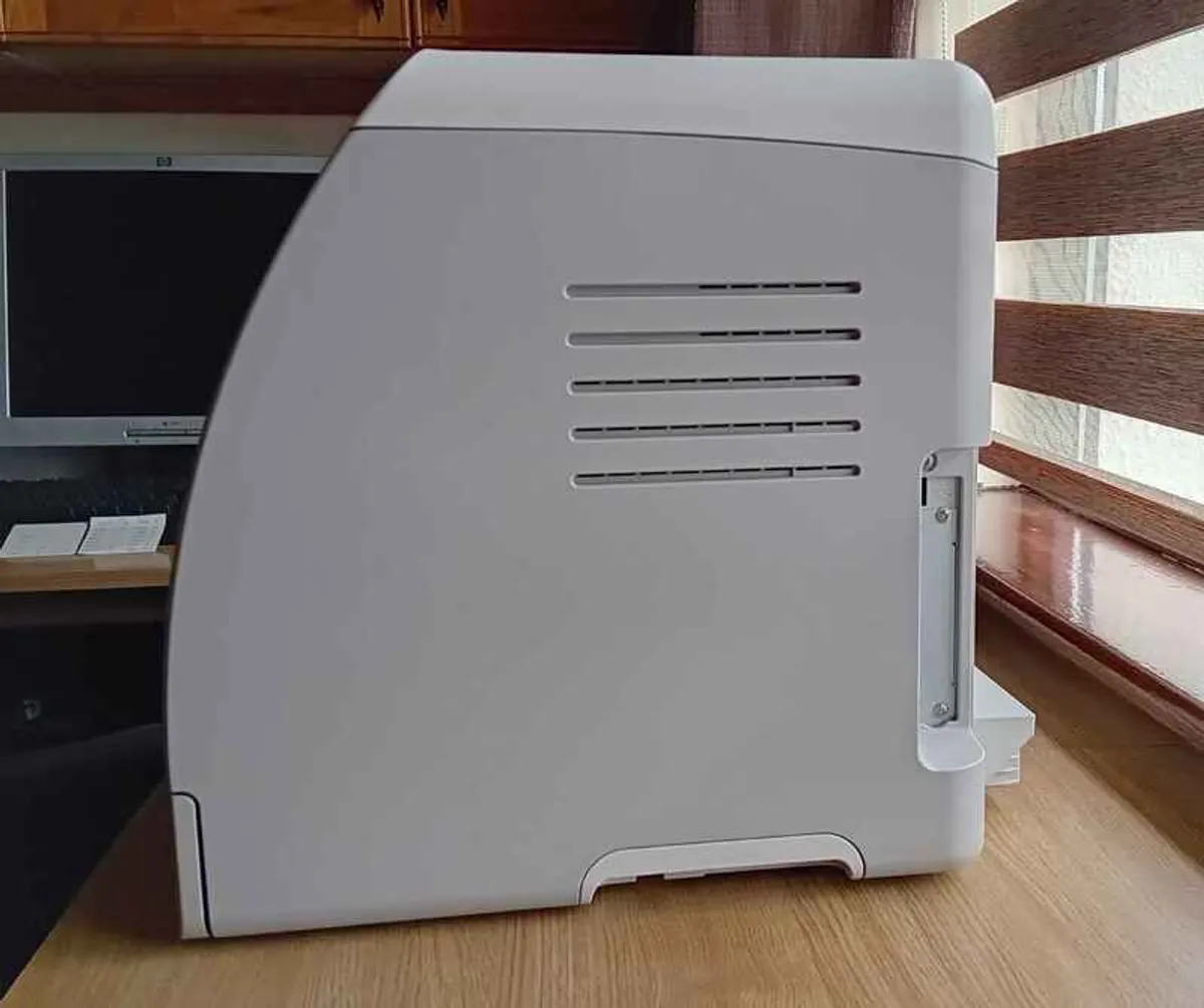 Canon i-Sensys LBP5000 Colour Laser Printer - Image 4