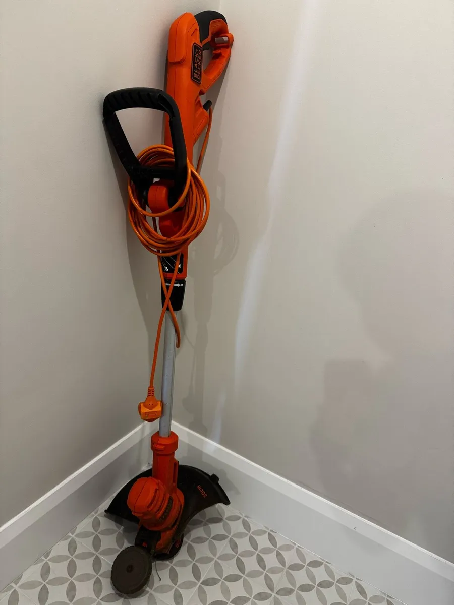 Black and Decker Grass strimmer - Image 1