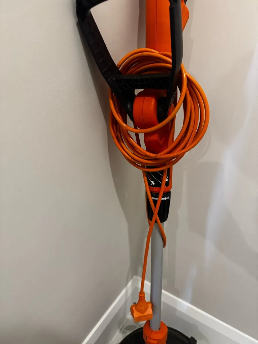 Black and Decker Grass strimmer - Image 3