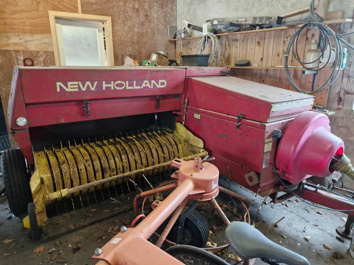 New Holland 370 baler - Image 1