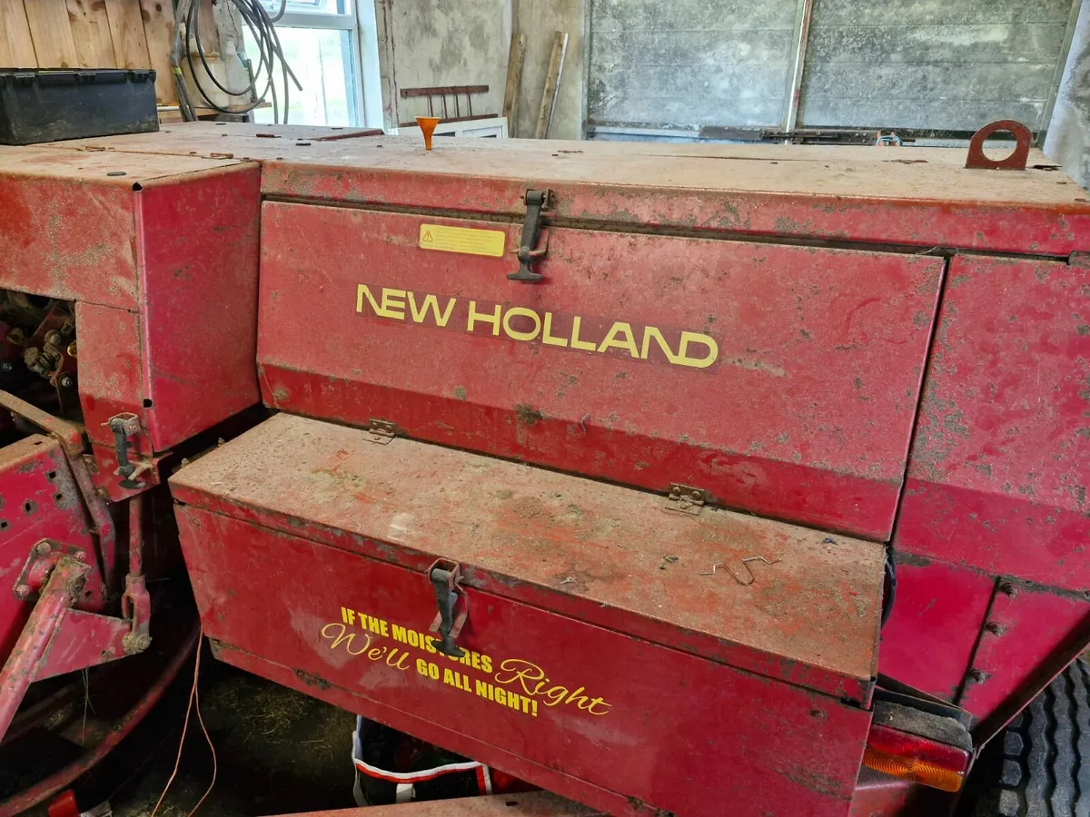 New Holland 370 baler - Image 2