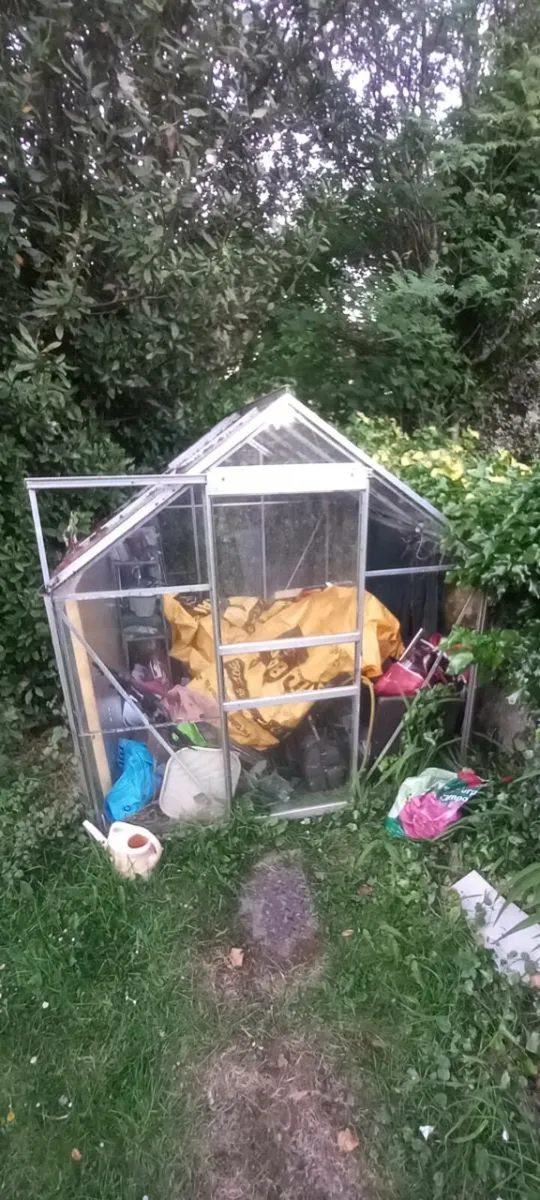 Glass House - Image 3