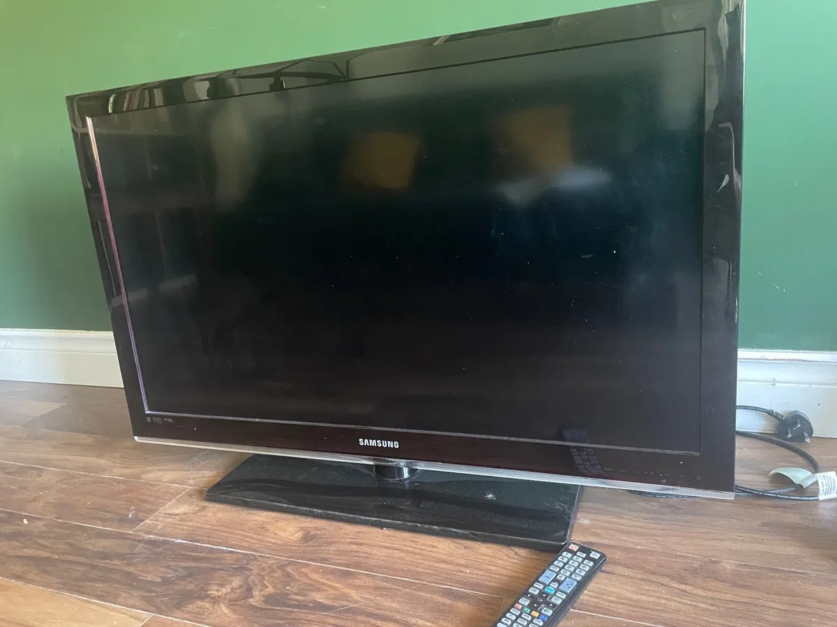 Samsung 42” tv - Image 1