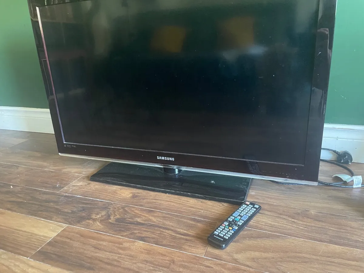 Samsung 42” tv - Image 2