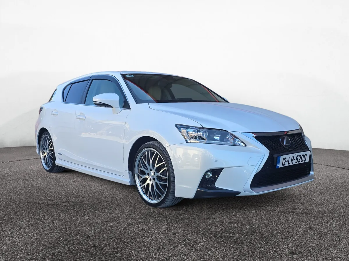 Lexus CT 2012 - Image 1