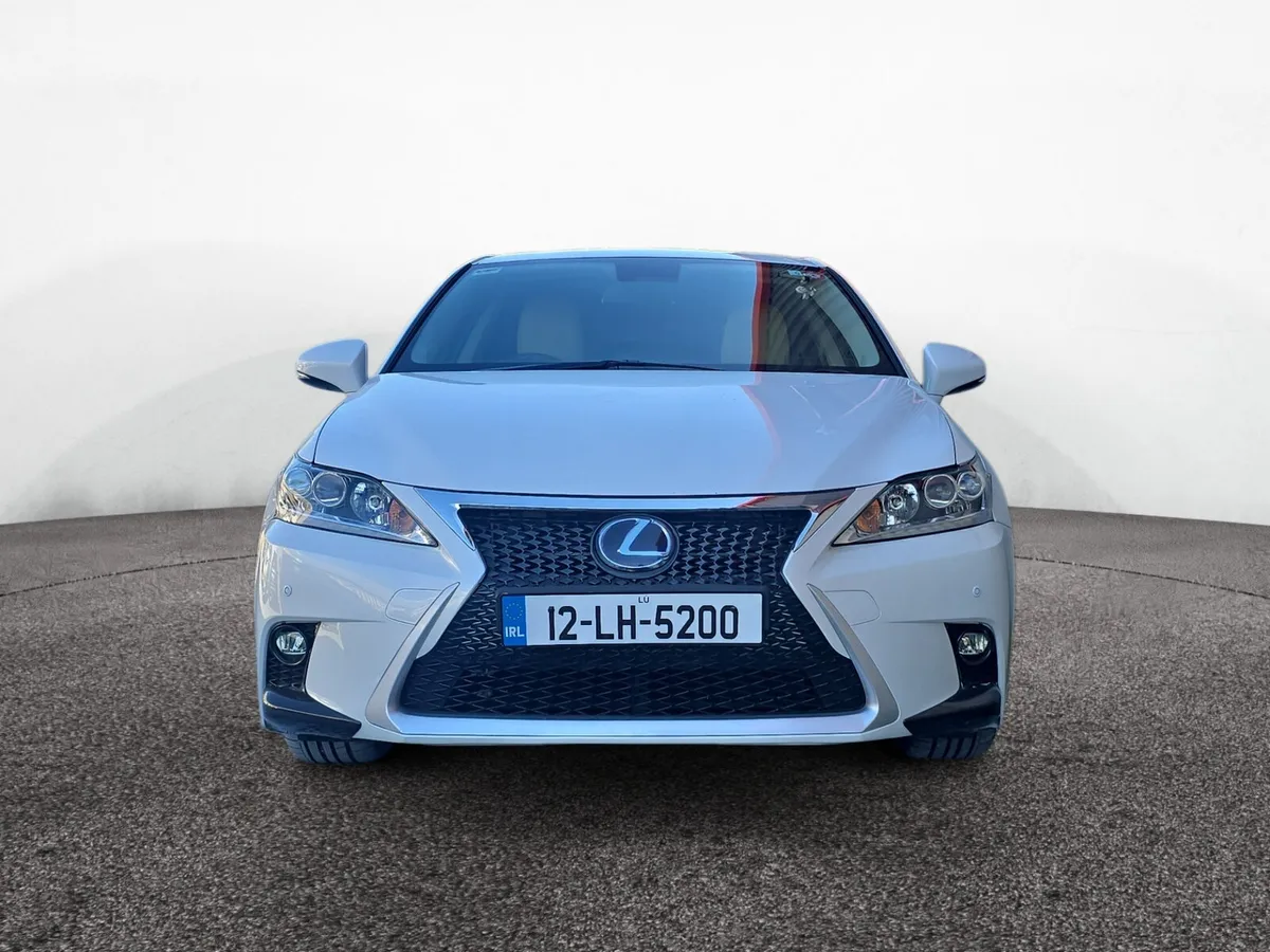 Lexus CT 2012 - Image 2