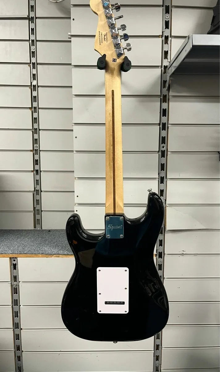 Squire Stratocaster - Image 3