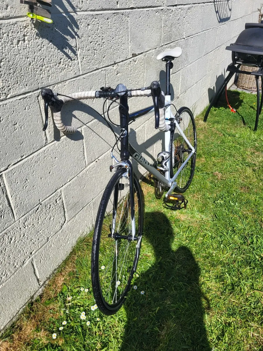 Mens Giant Bike - Image 2