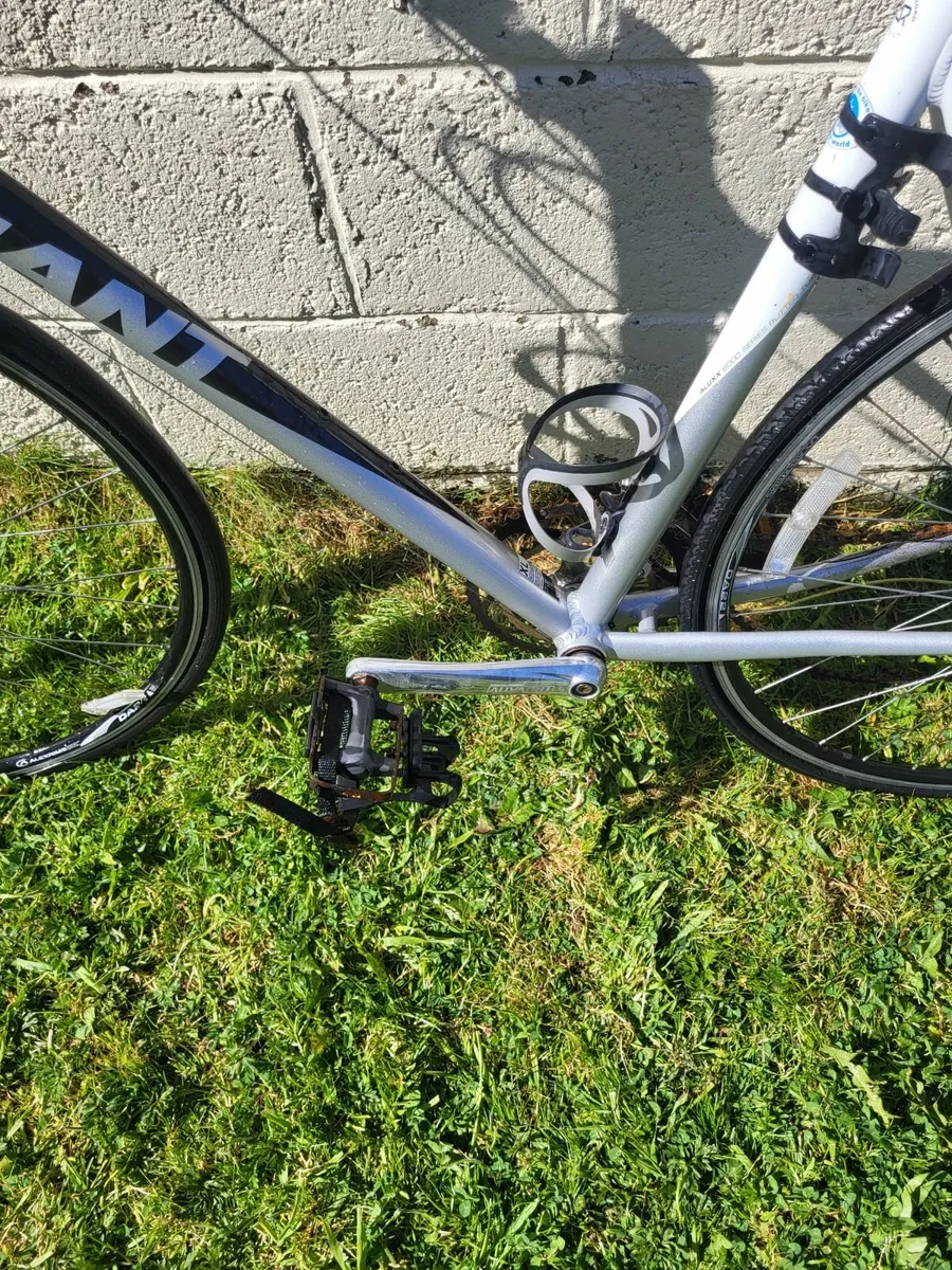 Mens Giant Bike - Image 4