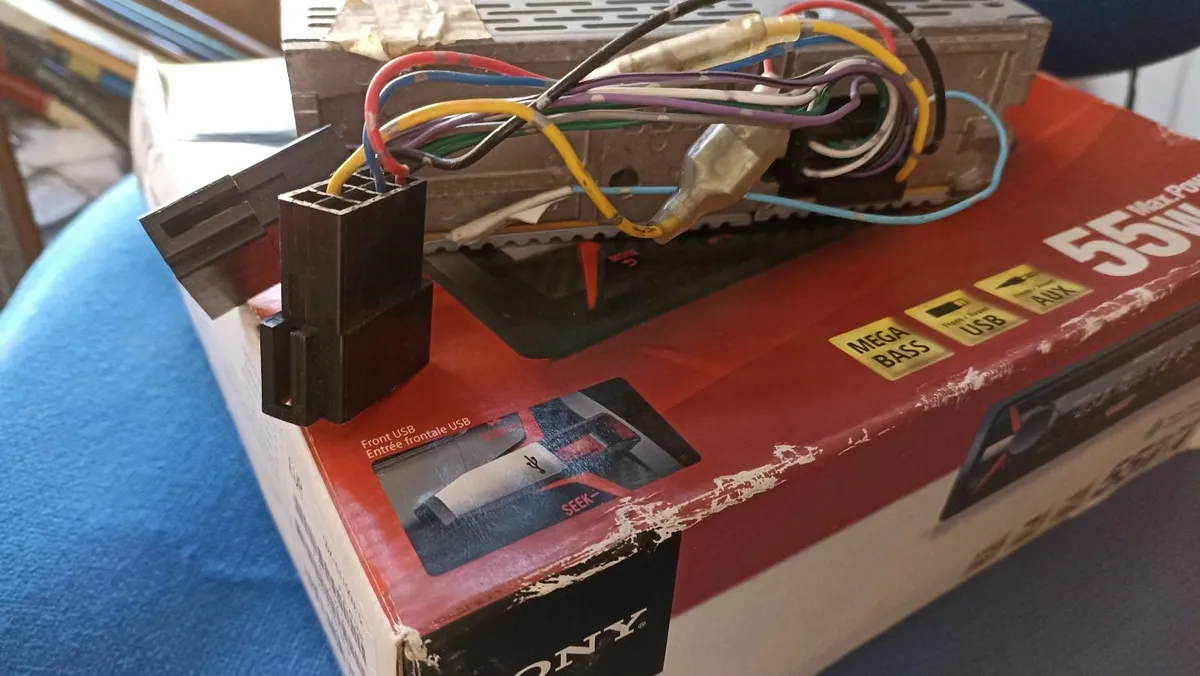 Sony CD/Radio - Image 3