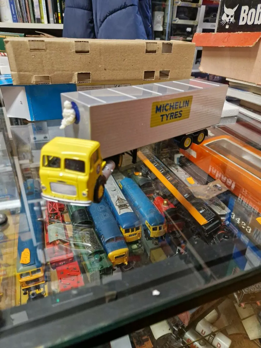 Corgi Leyland Michelin Truck 1.50 - Image 3
