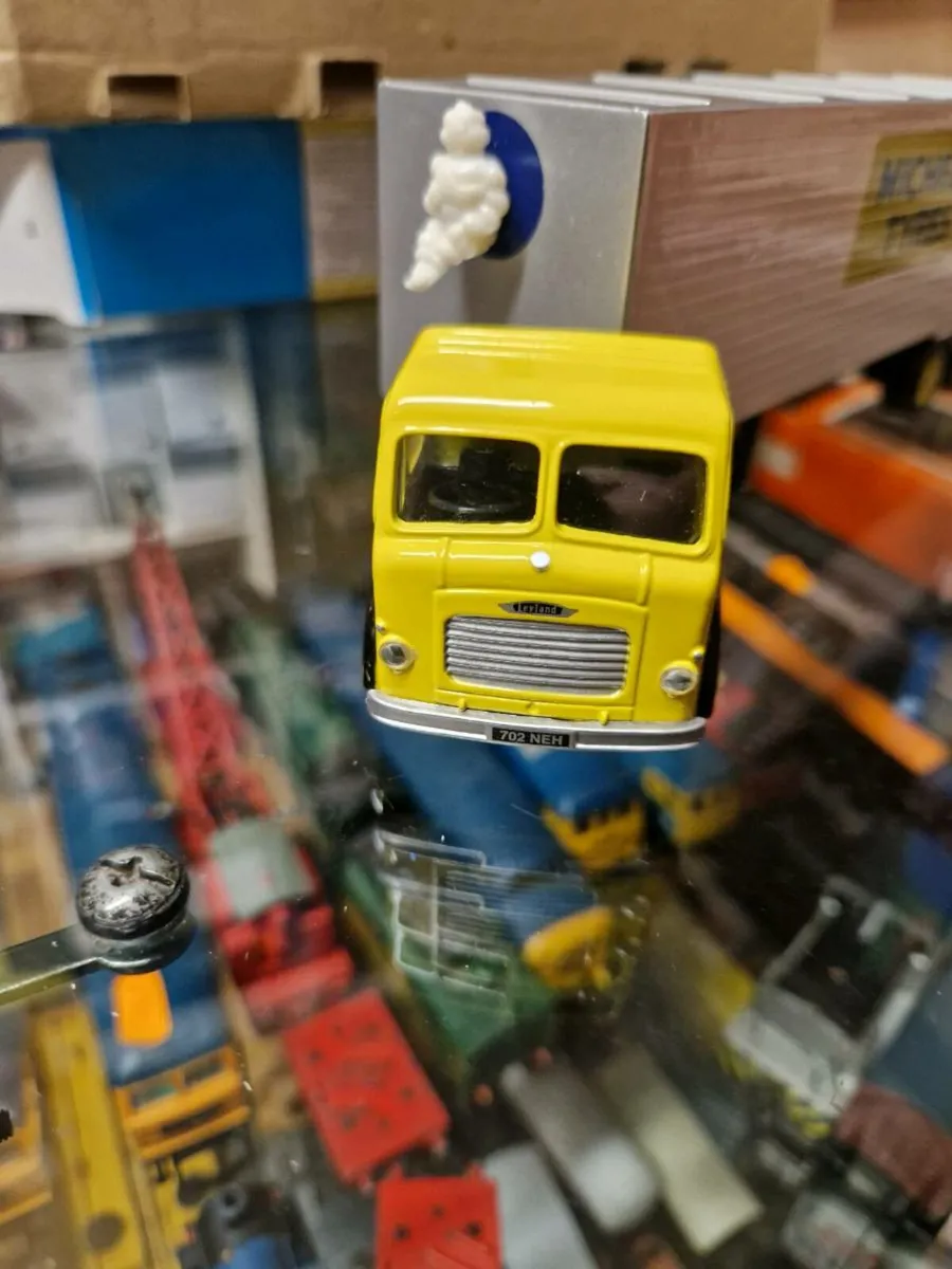 Corgi Leyland Michelin Truck 1.50 - Image 4