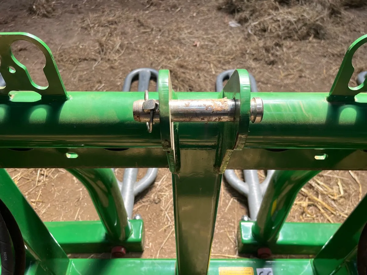 Cashel Bale Lifter - Image 3