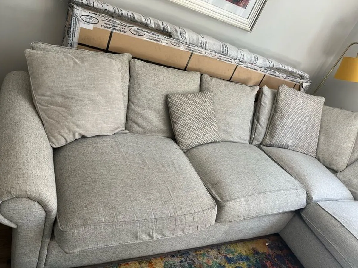 couch - Image 1