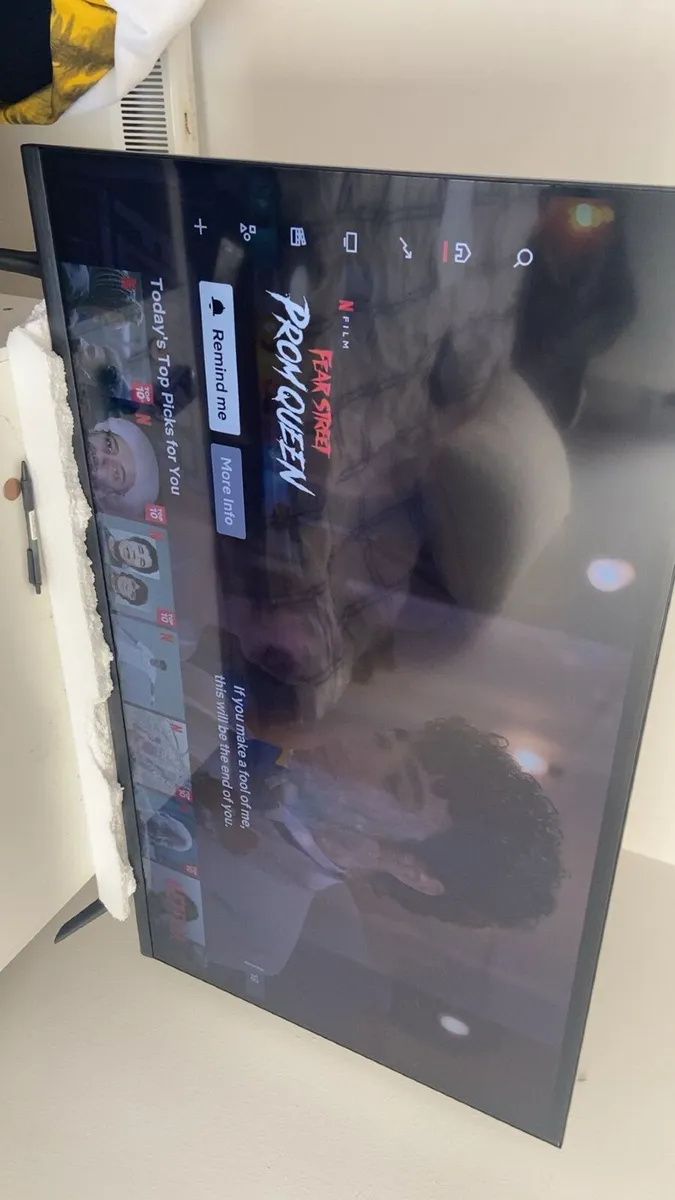 43” Samsung Smart Tv. - Image 1
