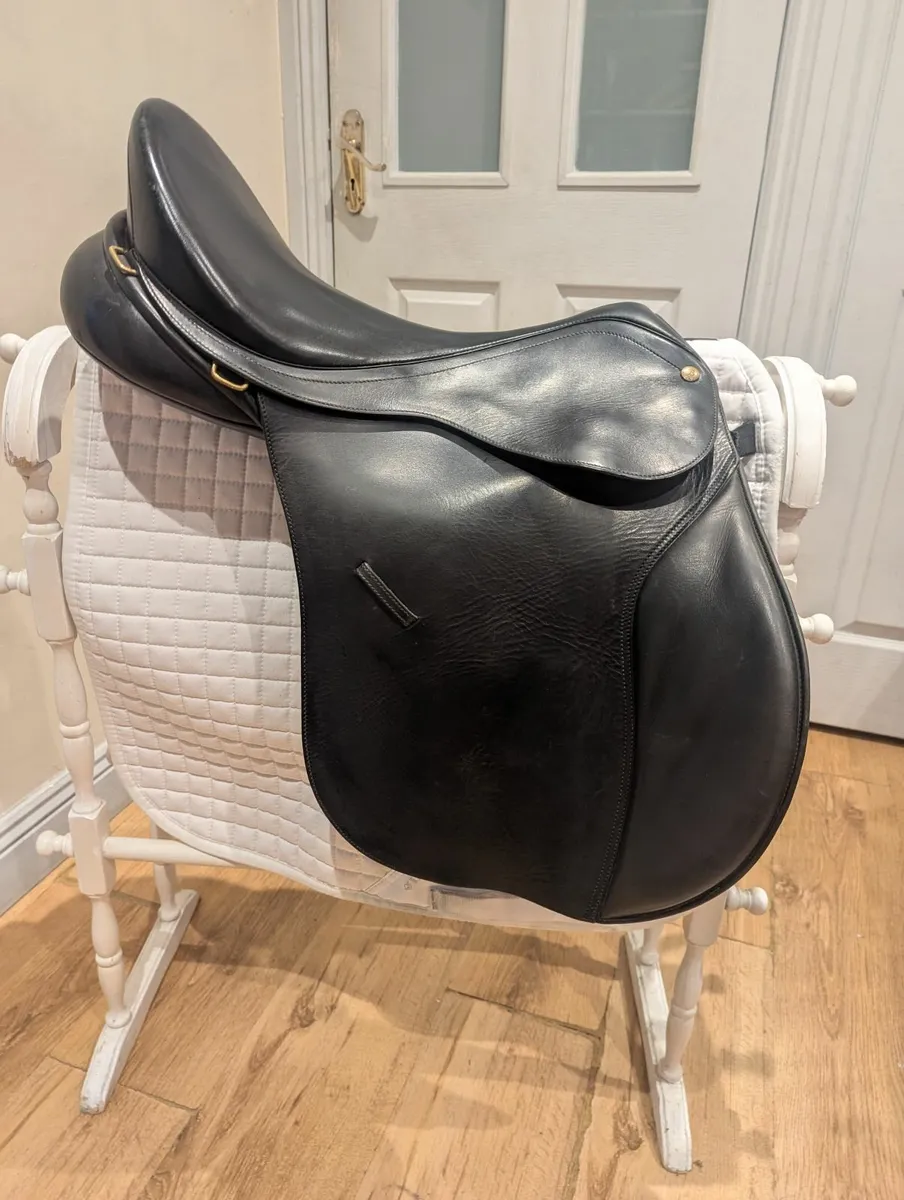 Bates Caprilli GP Saddle - Image 1