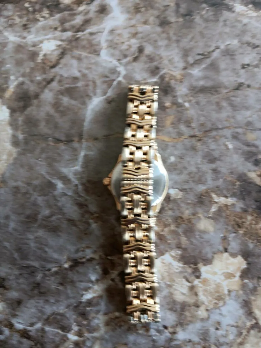 Ladies gold plated watch like new - Image 1