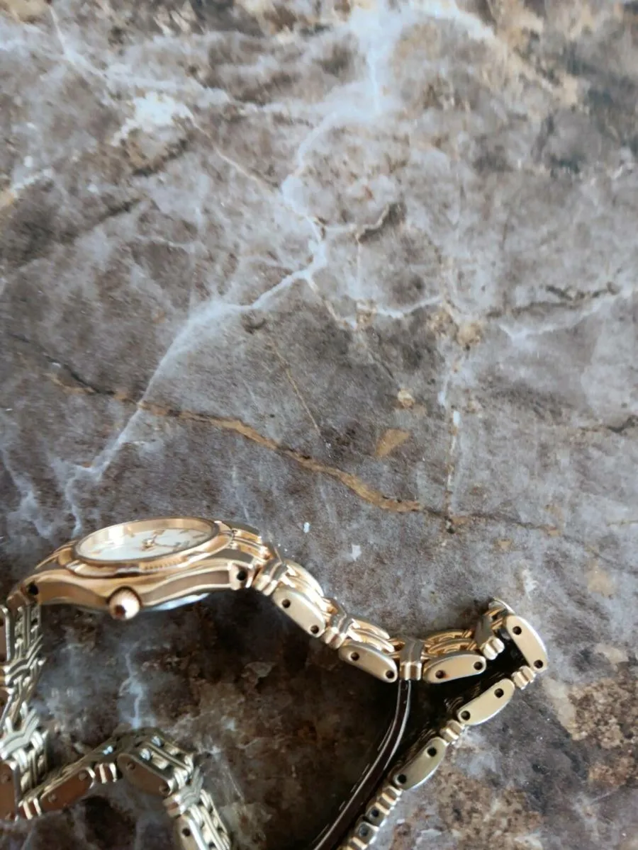 Ladies gold plated watch like new - Image 2