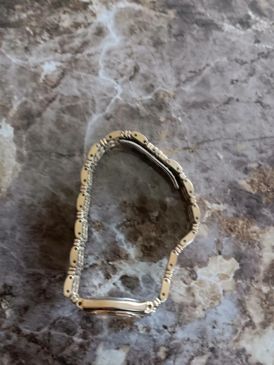 Ladies gold plated watch like new - Image 4