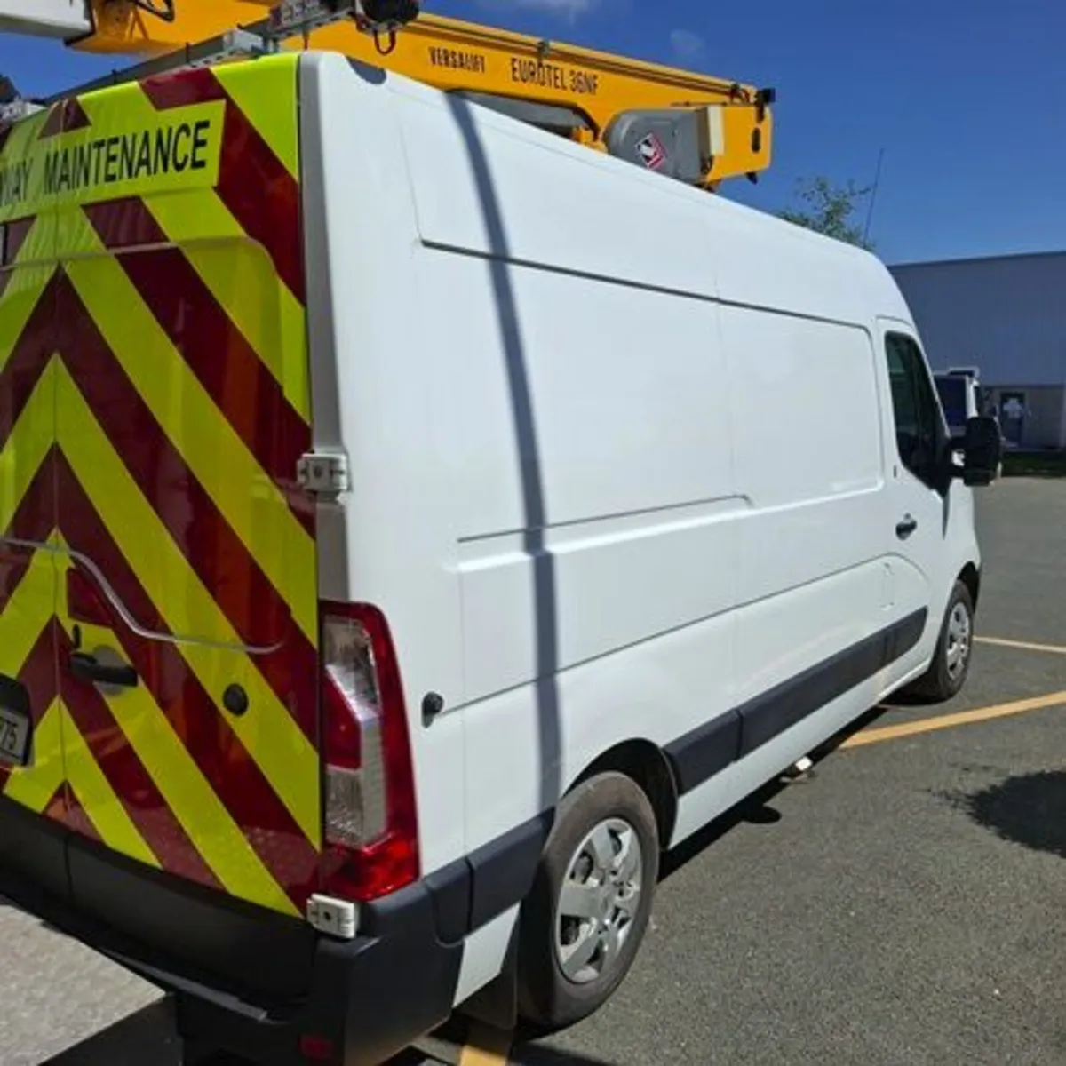 Versalift Nissan NV400 2015 - Image 2