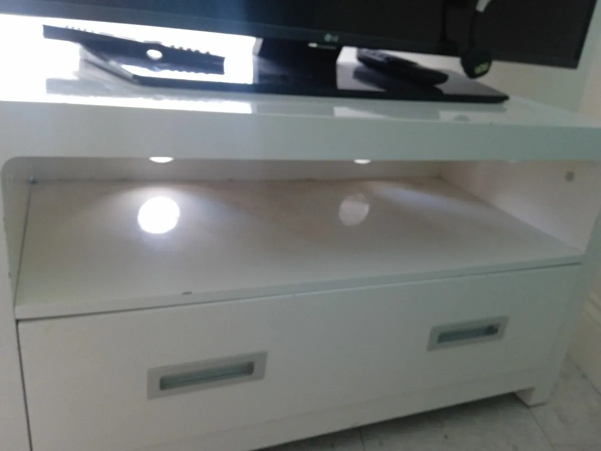 Tv unit - Image 1