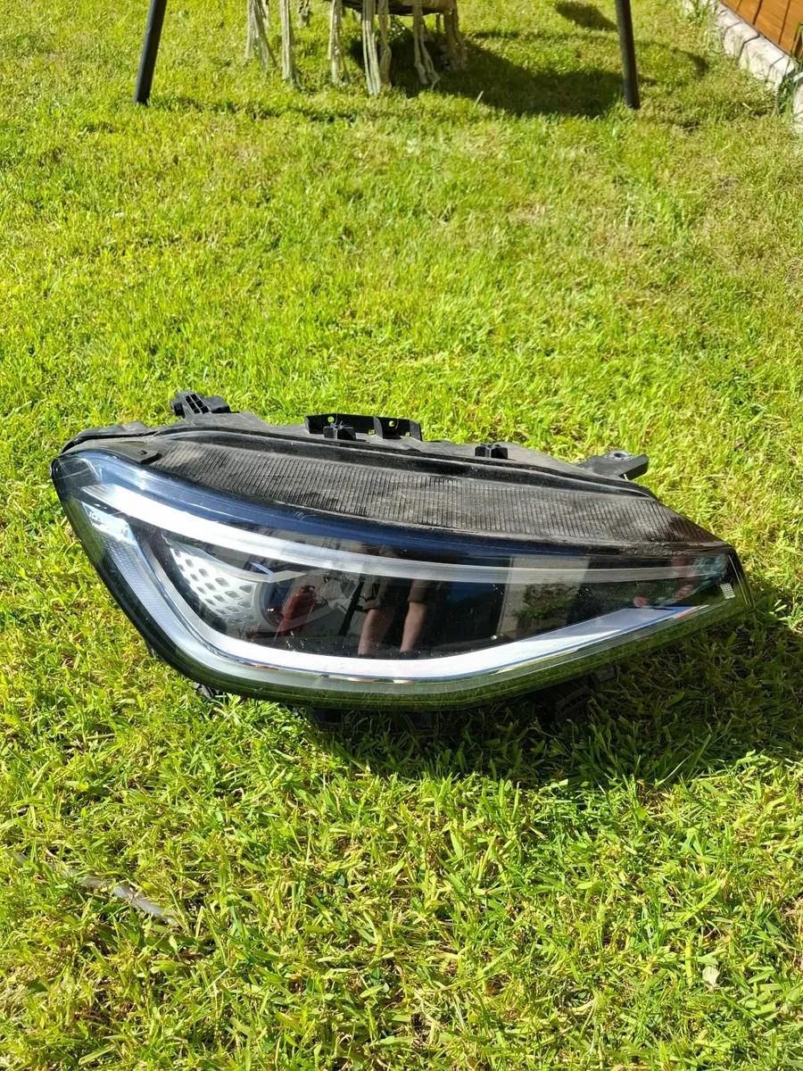 Vw ID 4 headlight - Image 1