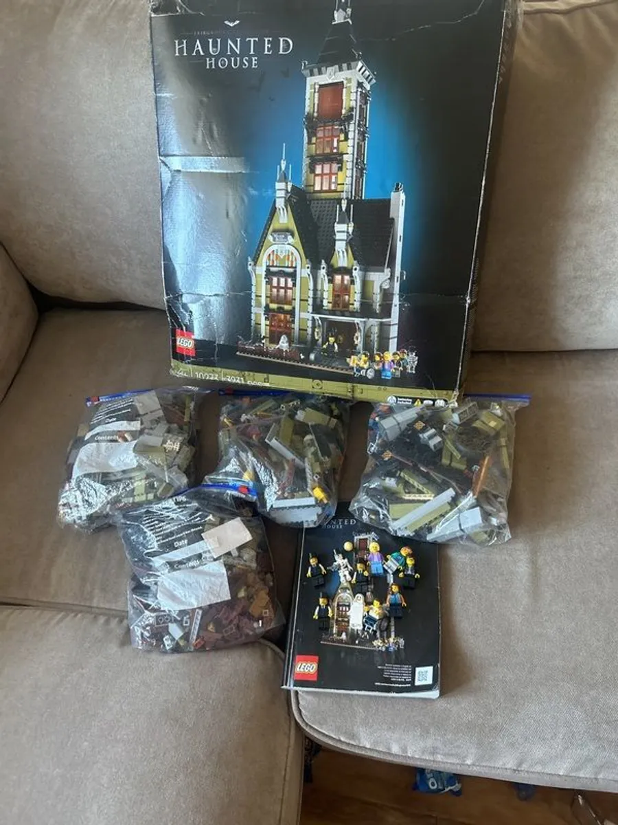 Lego Halloween haunted house - Image 1