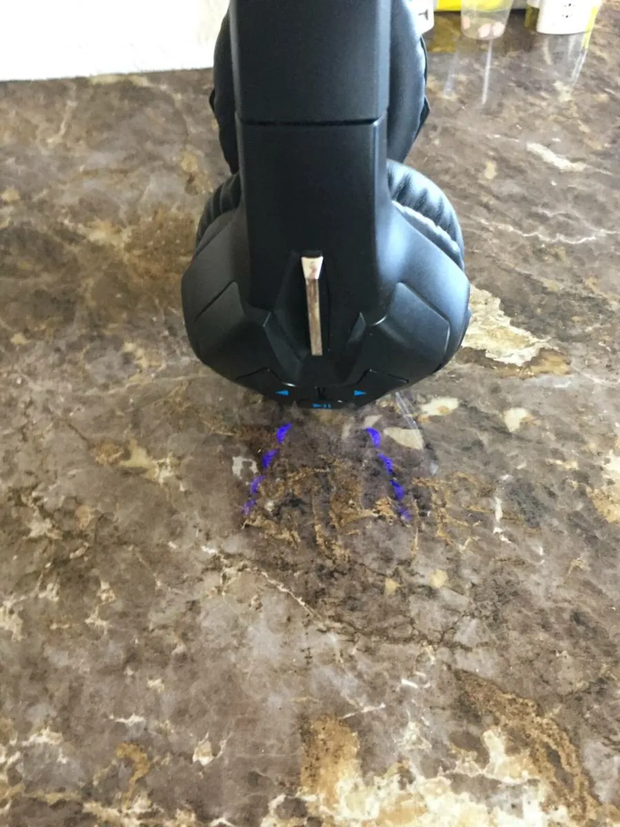 Gaming headset with removable microphone - Image 4