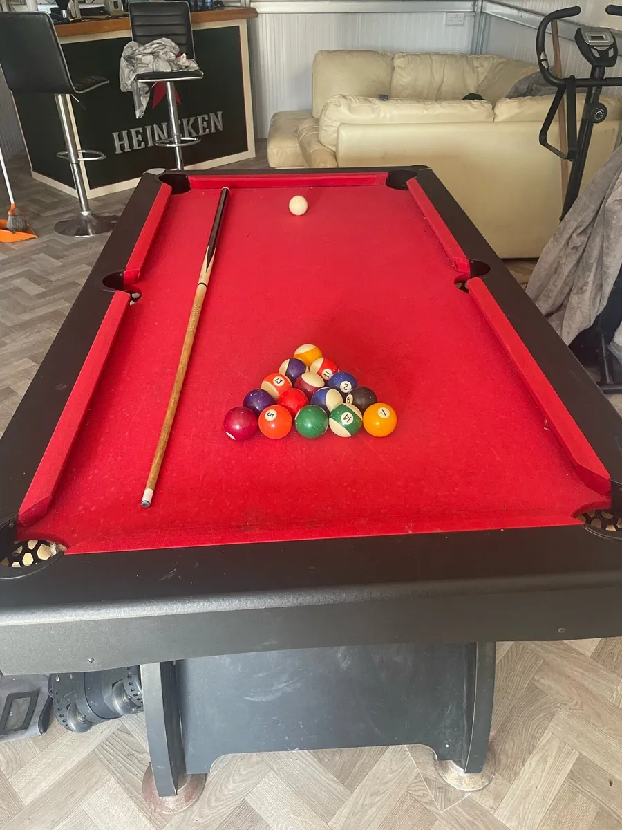 Pool table - Image 1