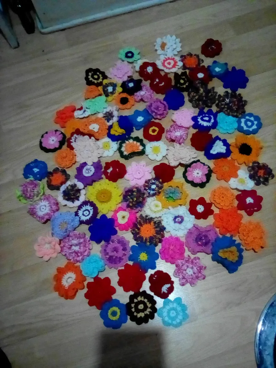 90 crochet flowers - Image 2