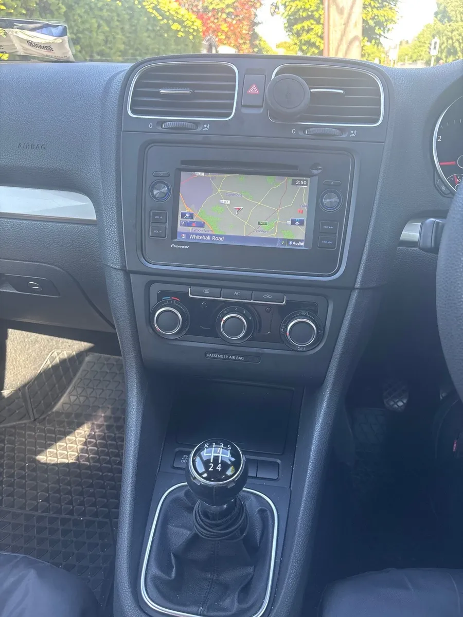 2011 Volkswagen Golf - Image 3