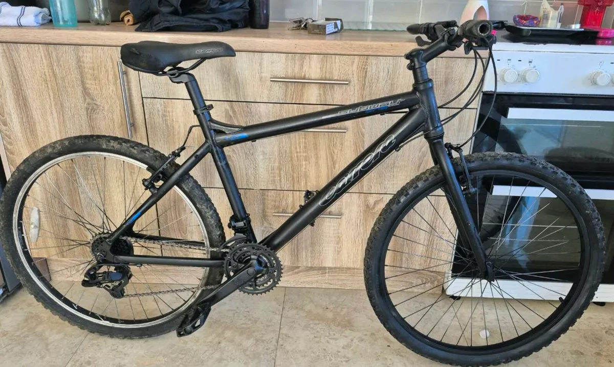 Carrera Axle hybrid bicycle

21 speed shimano gear - Image 3