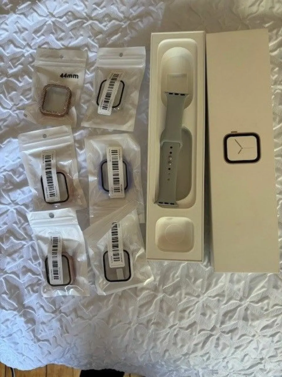 iWatch 6   44mm - Image 3