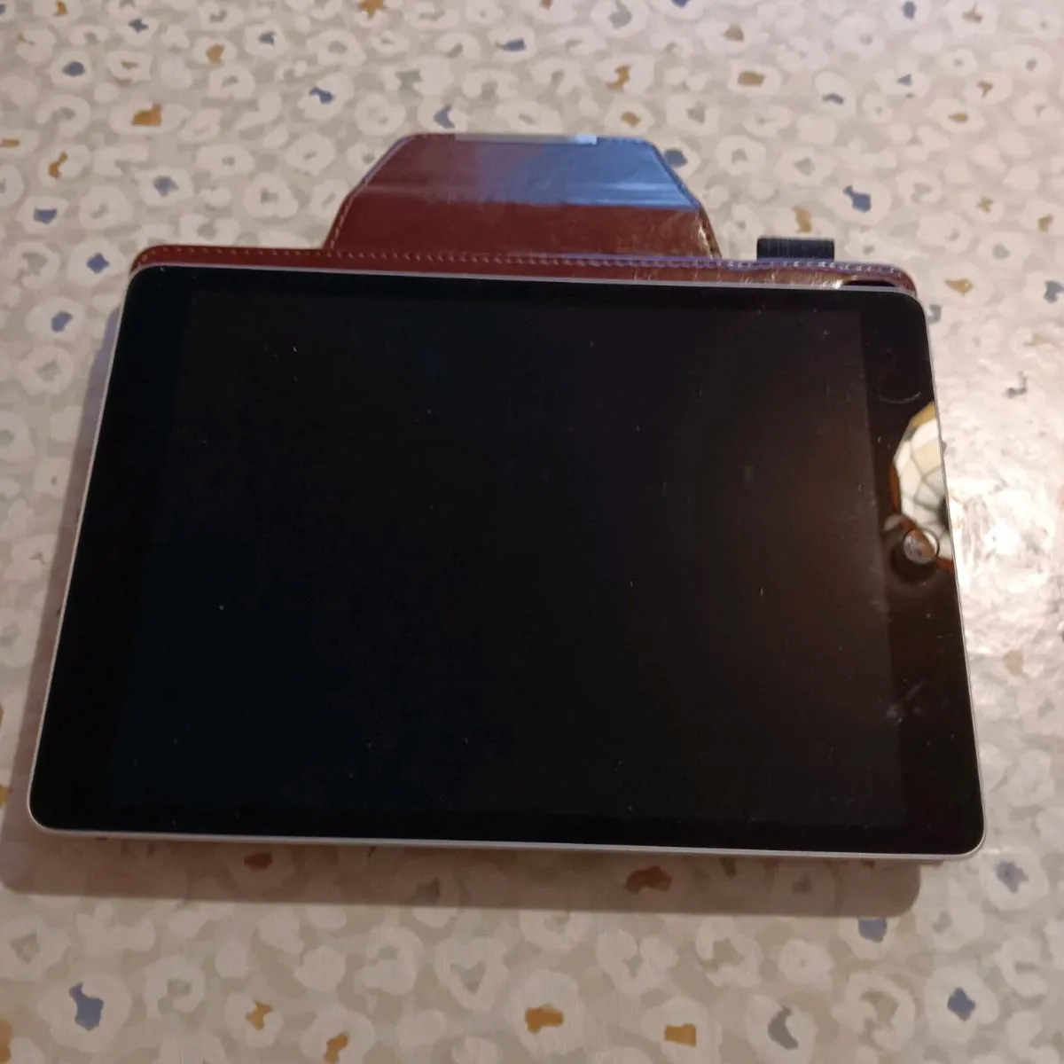 Apple iPad 9th generation - Image 2