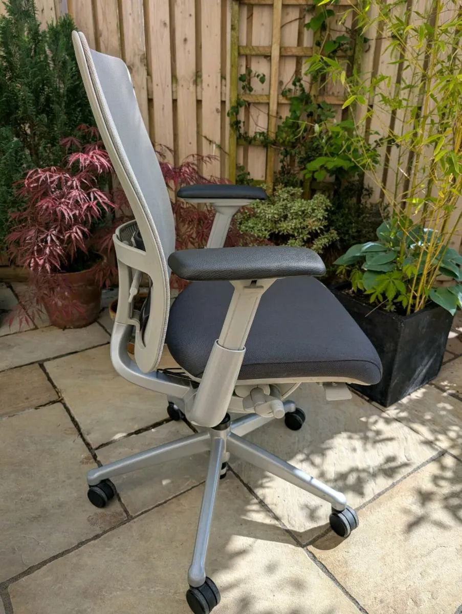 Ergonomic office chair - Image 2